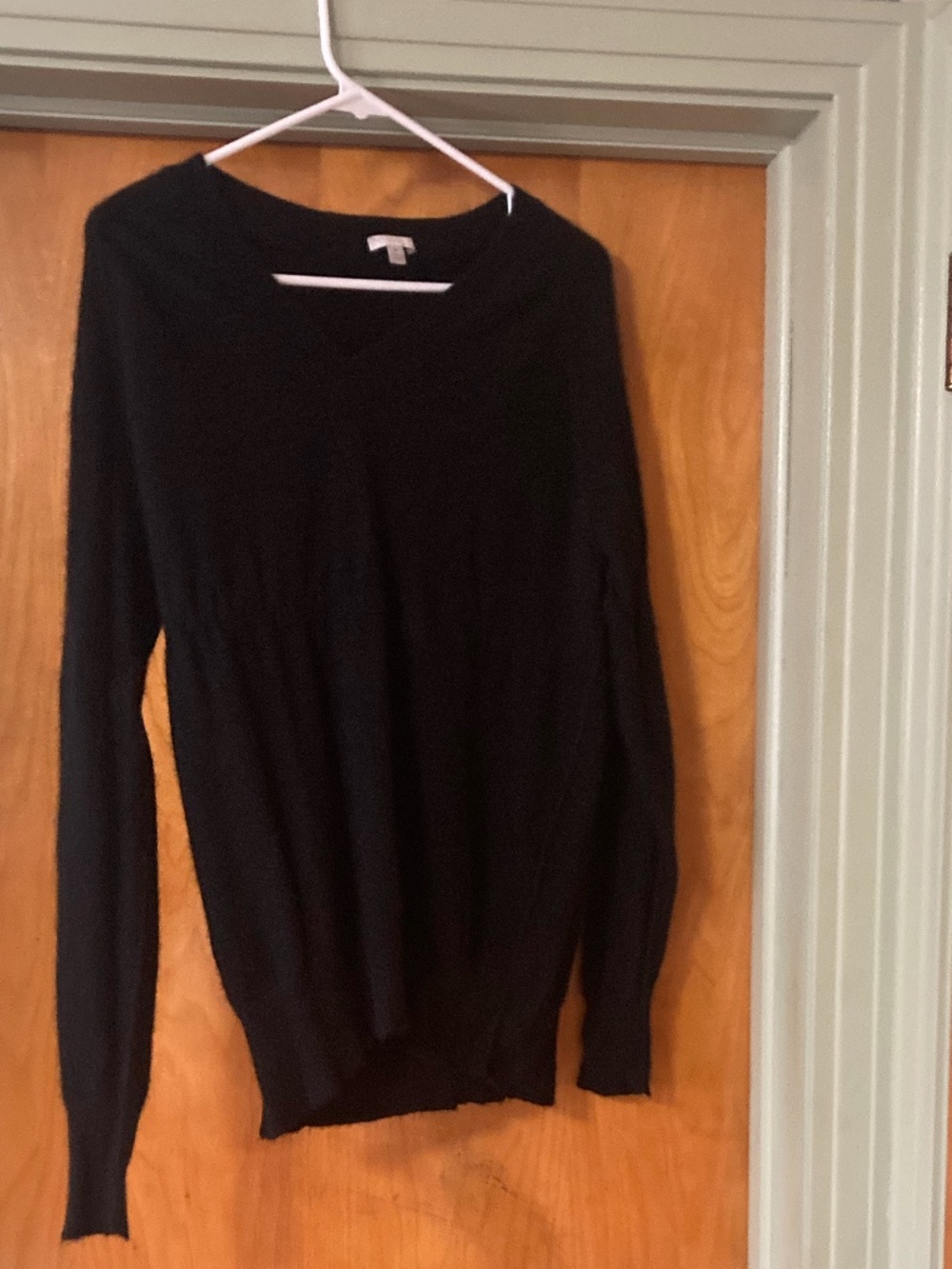 Intermix Black V Neck Cashmere Sweater Size Medium